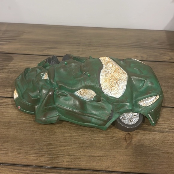 Incredible Hulk Marvel legends select base smashed car - Picture 2 of 6